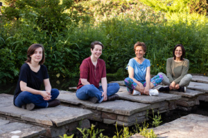 Studio de Yoga ASANGA - quatre enseignantes de Yoga